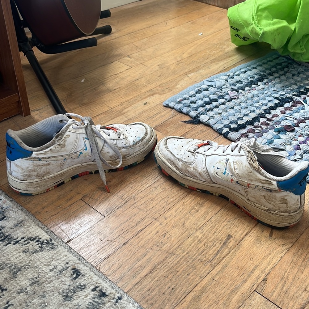 Shoes - Picture 2 of 9